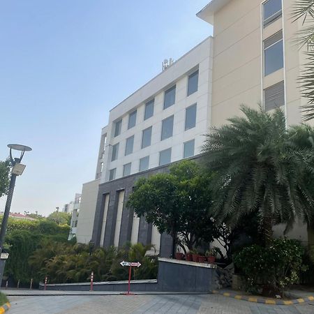 V Retreat Gurgaon Hotel Екстериор снимка