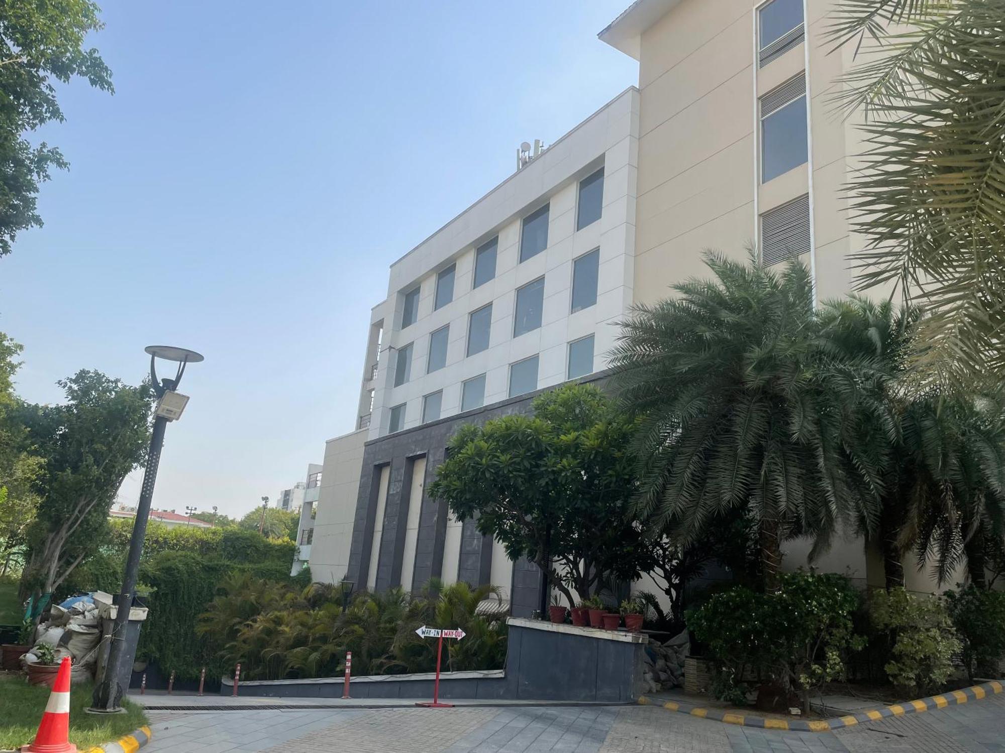 V Retreat Gurgaon Hotel Екстериор снимка