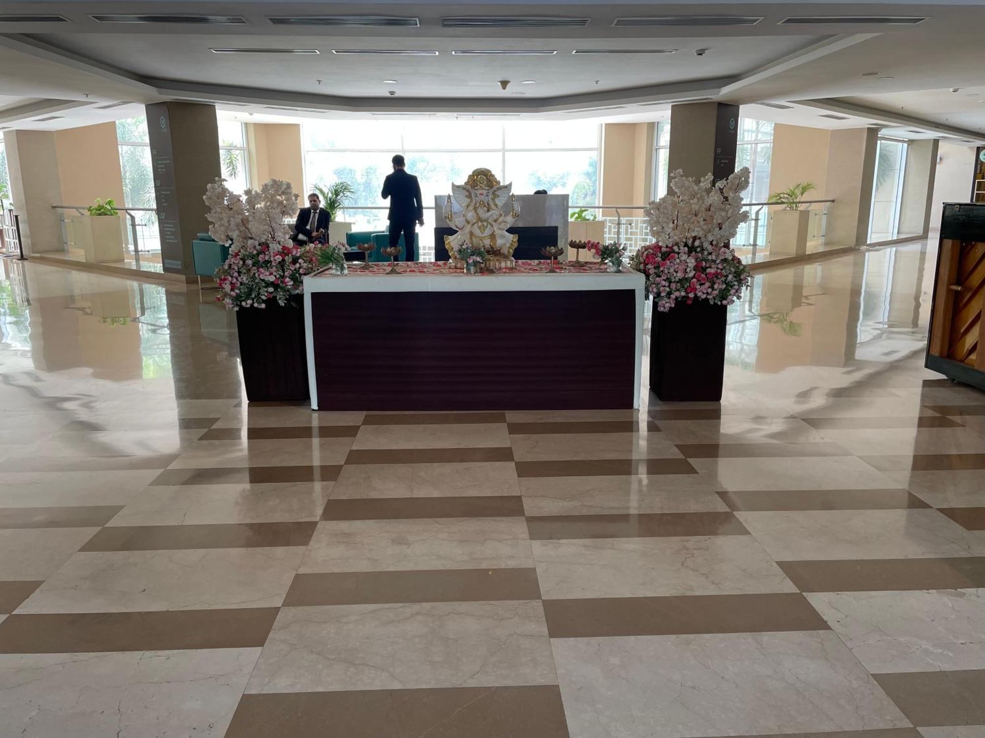 V Retreat Gurgaon Hotel Екстериор снимка