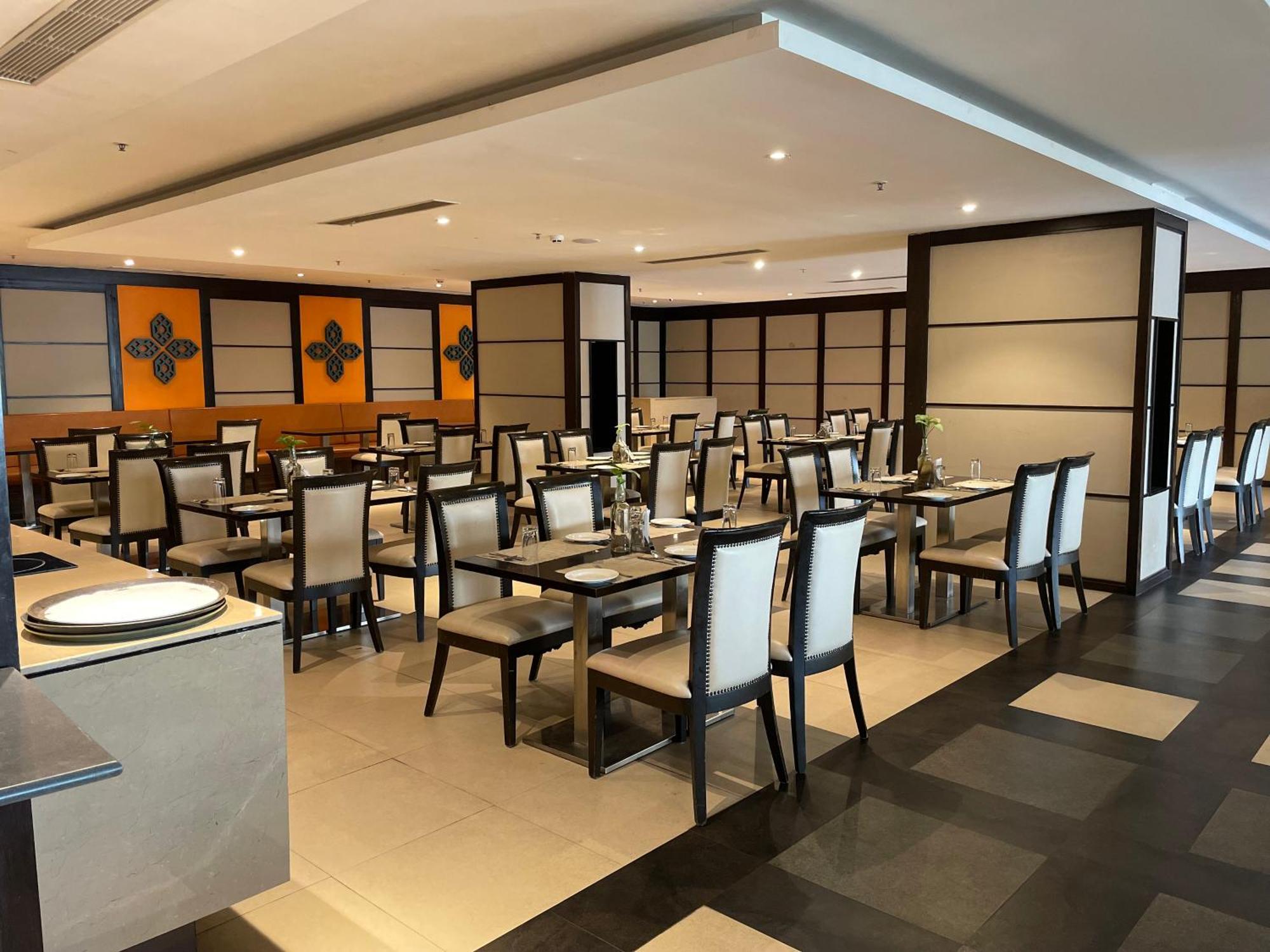 V Retreat Gurgaon Hotel Екстериор снимка