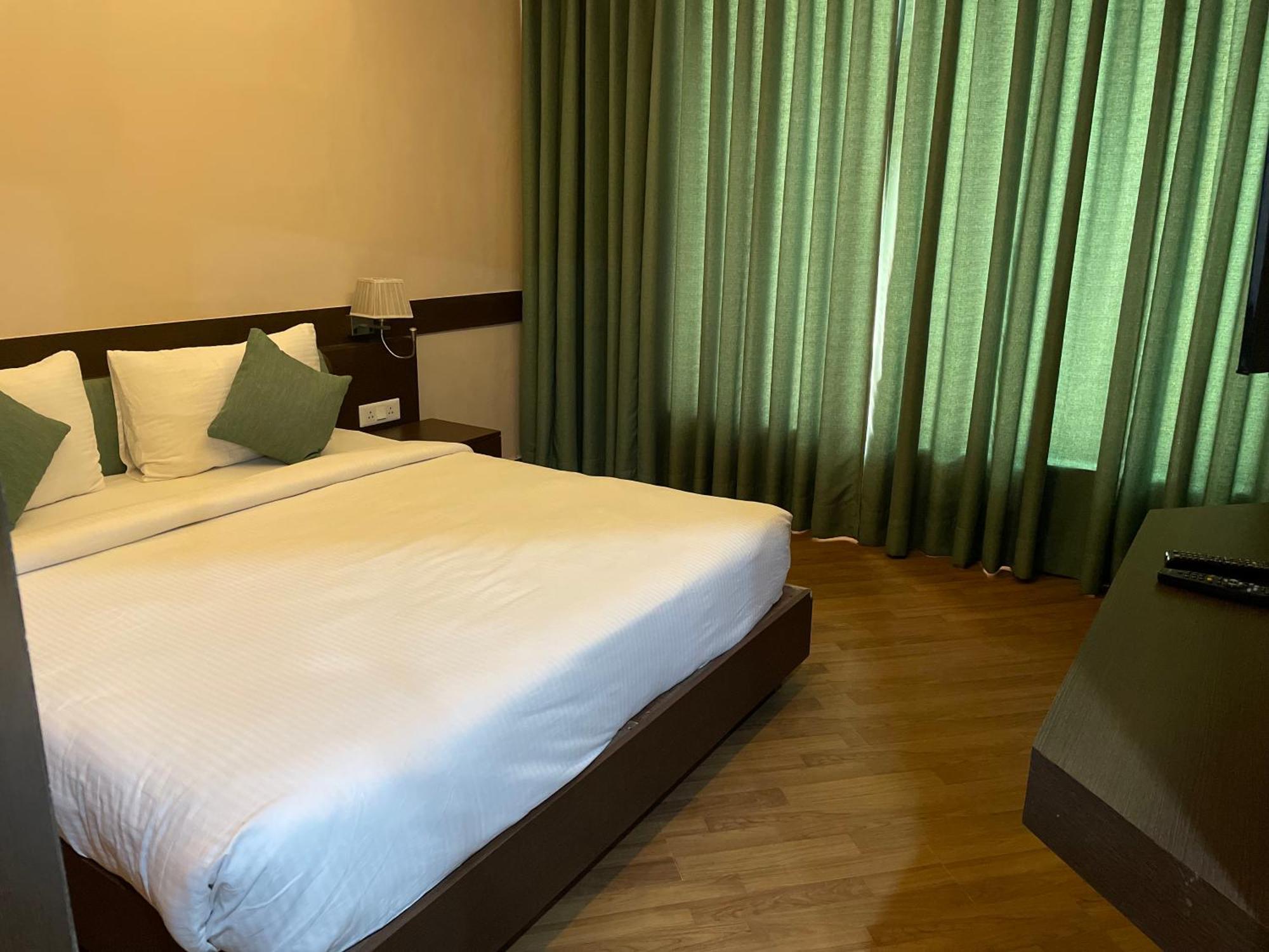 V Retreat Gurgaon Hotel Екстериор снимка