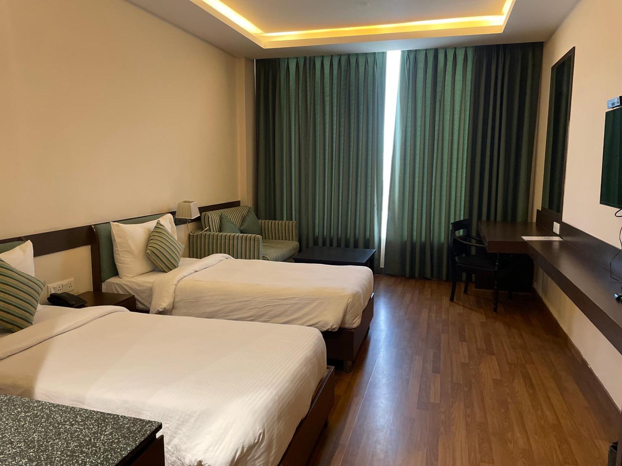 V Retreat Gurgaon Hotel Екстериор снимка
